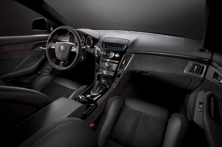  Cadillac CTS-V Sport Wagon 2011 года  (фото 6 из 73)